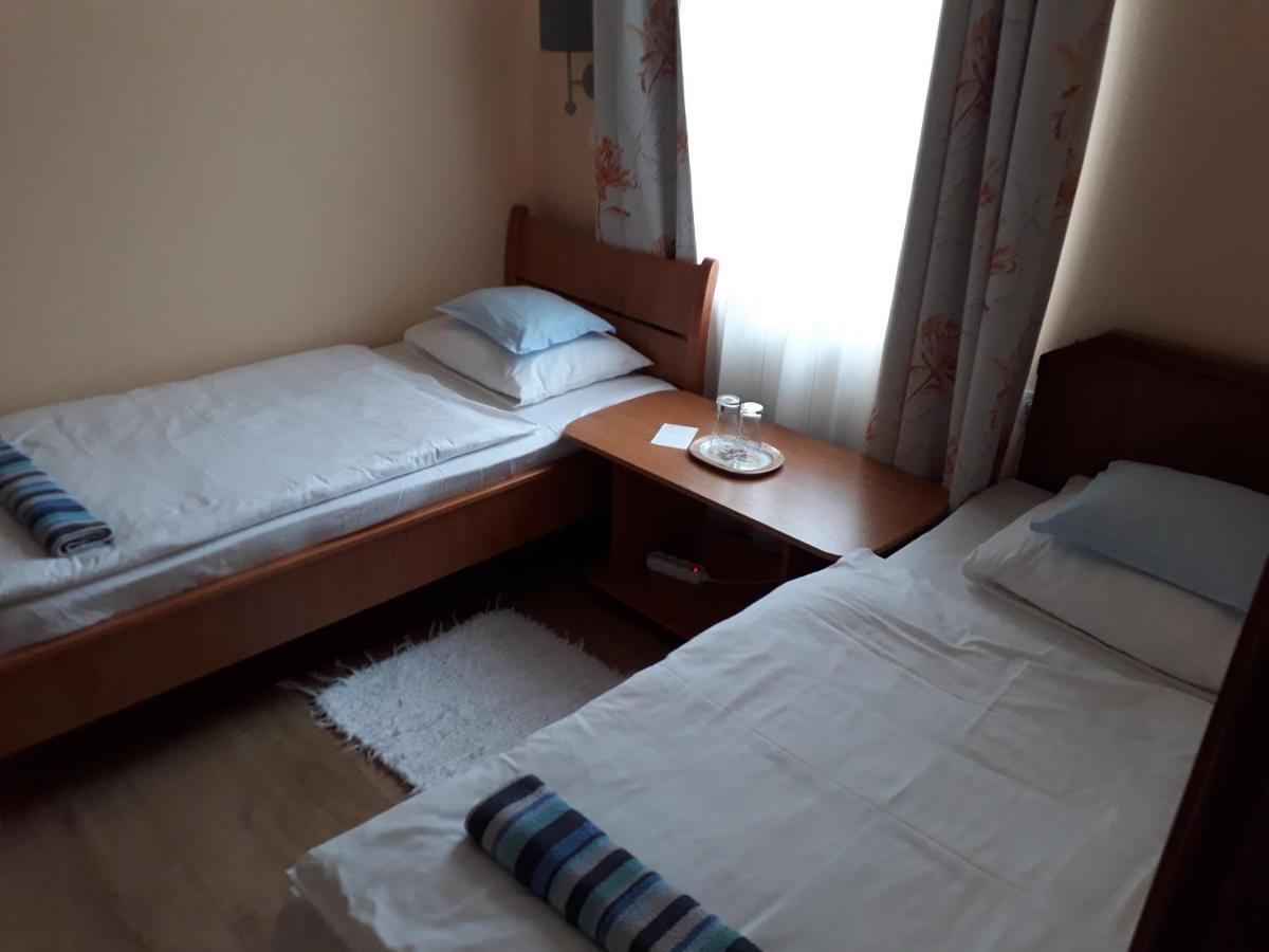 Szilvia Panzio Gyomaendrod Bed & Breakfast Екстериор снимка
