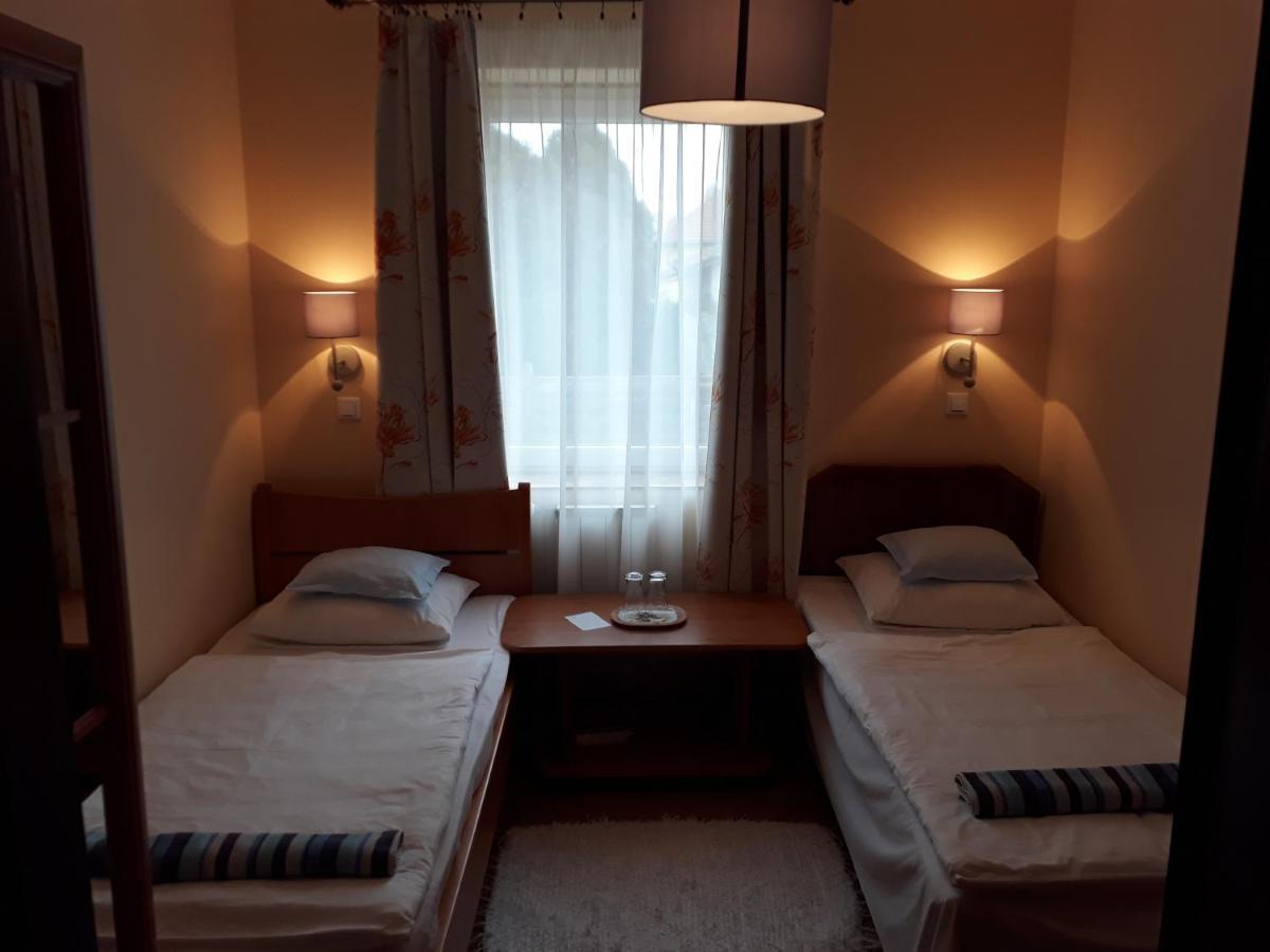Szilvia Panzio Gyomaendrod Bed & Breakfast Екстериор снимка