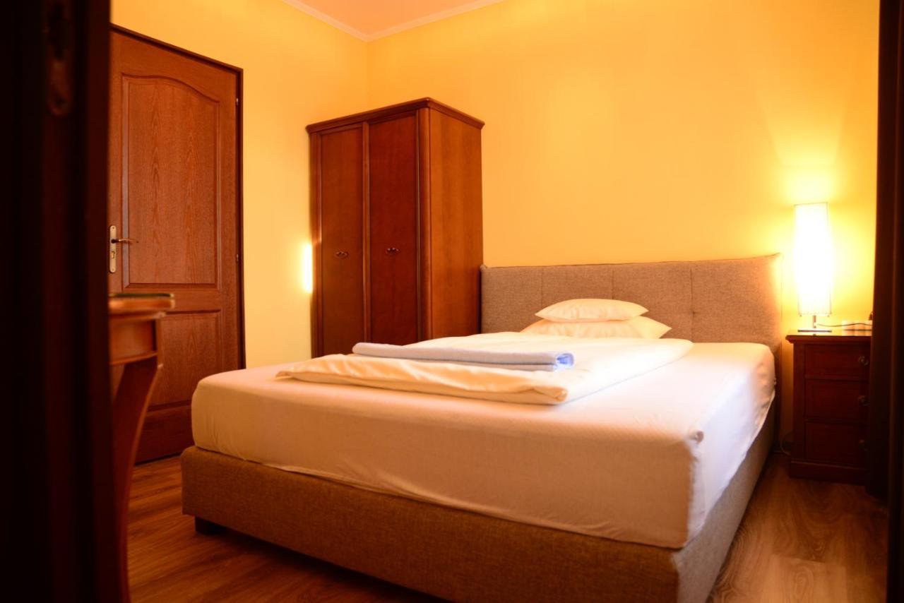 Szilvia Panzio Gyomaendrod Bed & Breakfast Екстериор снимка