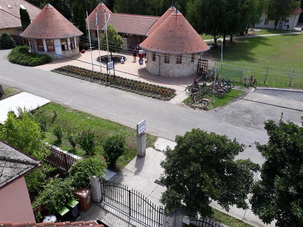 Szilvia Panzio Gyomaendrod Bed & Breakfast Екстериор снимка