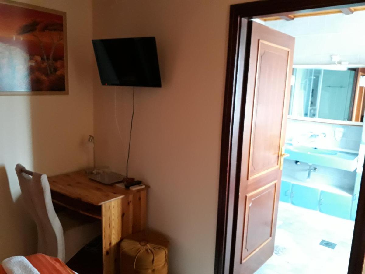 Szilvia Panzio Gyomaendrod Bed & Breakfast Екстериор снимка