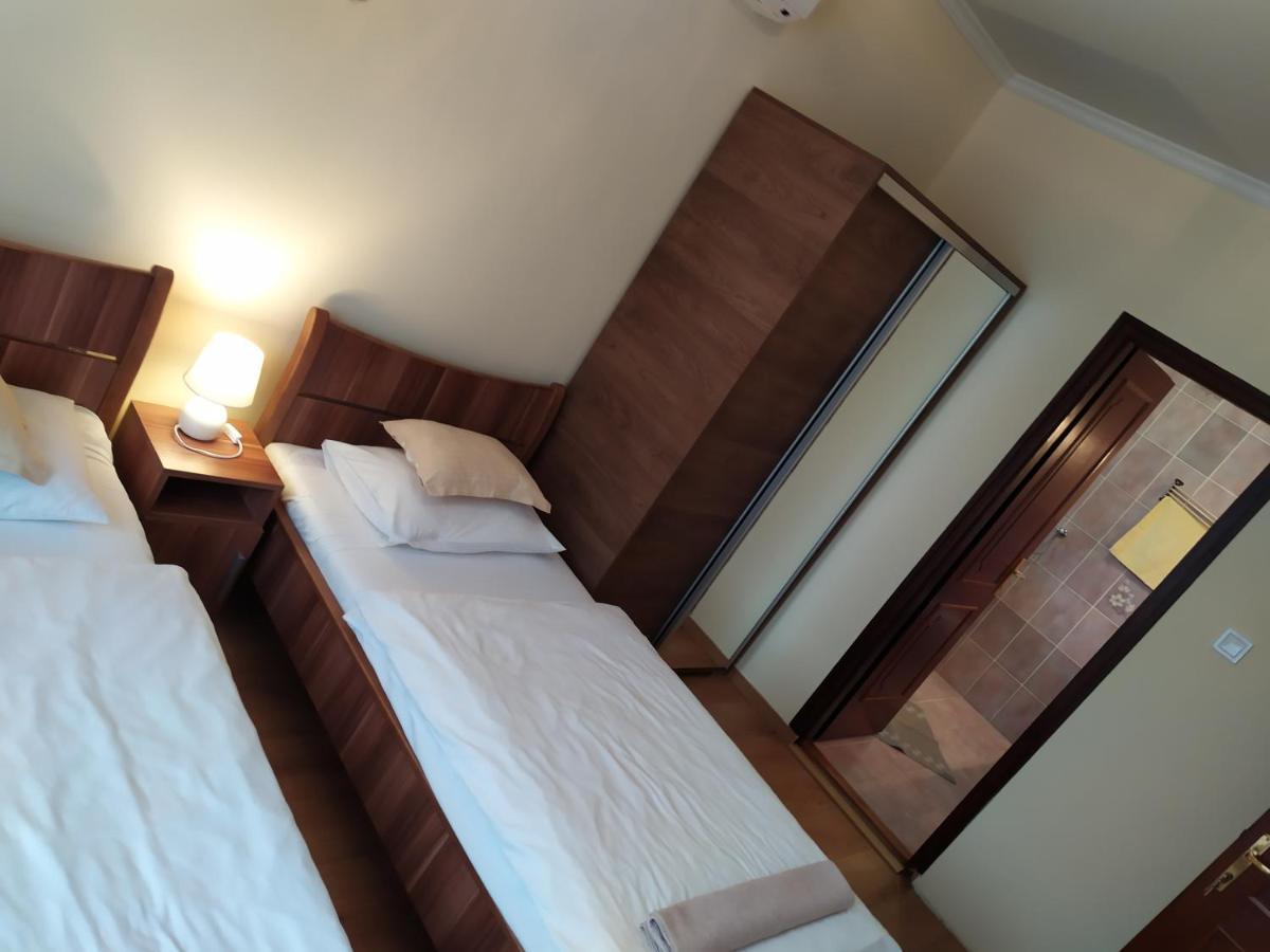 Szilvia Panzio Gyomaendrod Bed & Breakfast Екстериор снимка