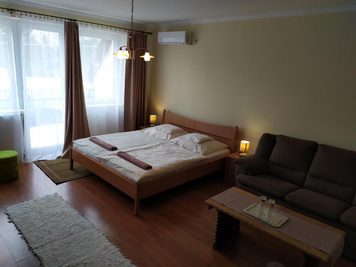 Szilvia Panzio Gyomaendrod Bed & Breakfast Екстериор снимка