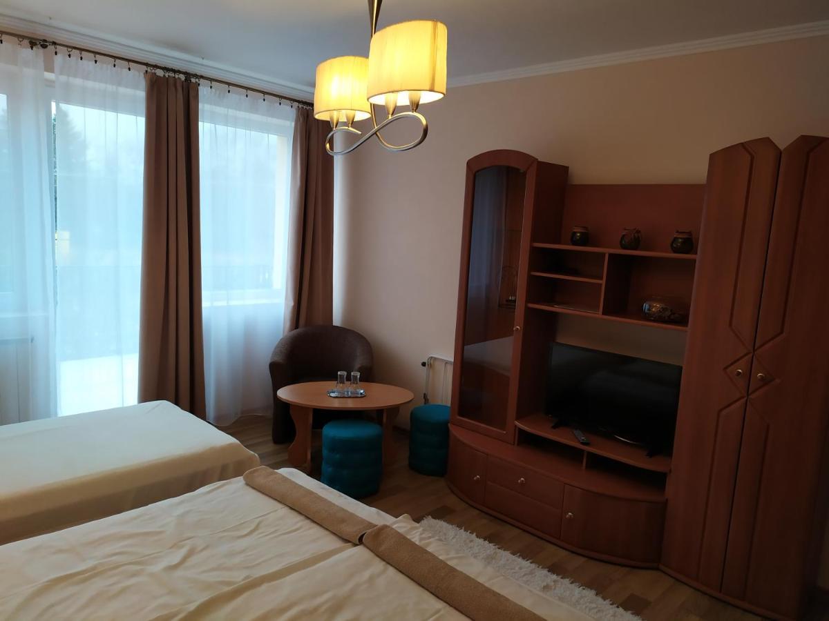 Szilvia Panzio Gyomaendrod Bed & Breakfast Екстериор снимка