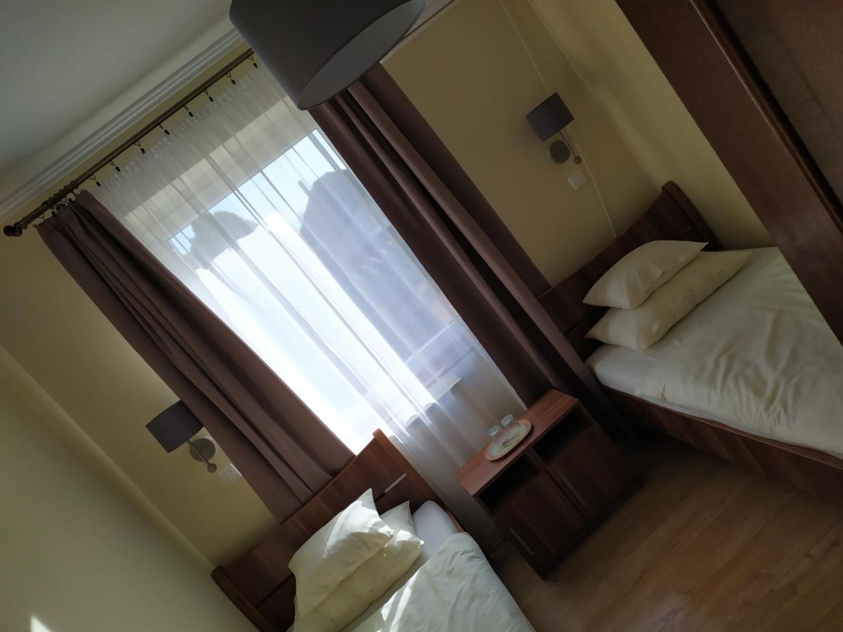 Szilvia Panzio Gyomaendrod Bed & Breakfast Екстериор снимка