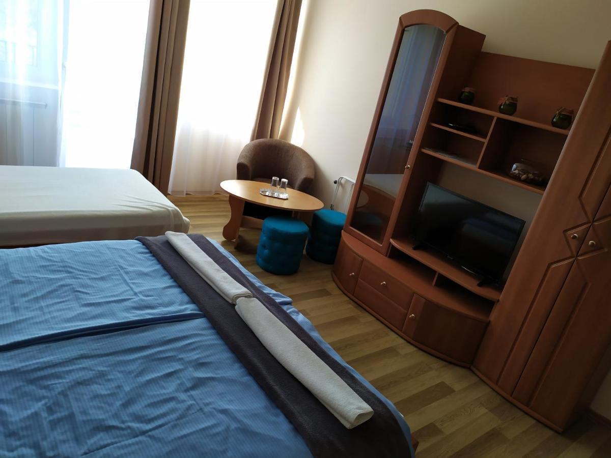 Szilvia Panzio Gyomaendrod Bed & Breakfast Екстериор снимка