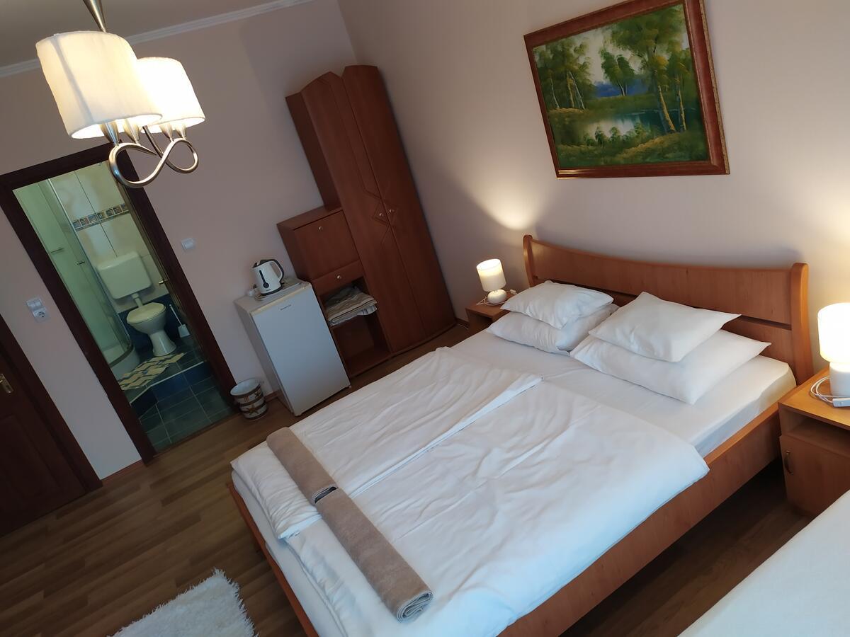 Szilvia Panzio Gyomaendrod Bed & Breakfast Екстериор снимка