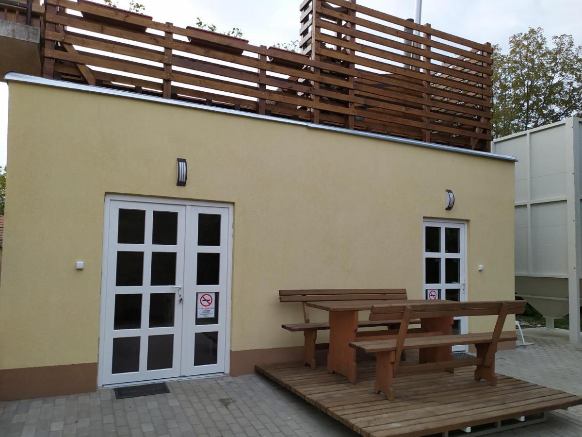 Szilvia Panzio Gyomaendrod Bed & Breakfast Екстериор снимка