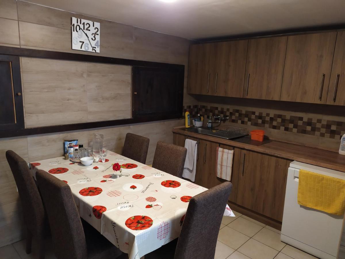 Szilvia Panzio Gyomaendrod Bed & Breakfast Екстериор снимка