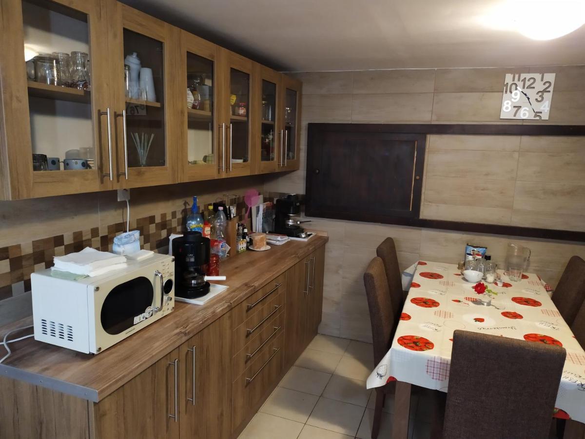 Szilvia Panzio Gyomaendrod Bed & Breakfast Екстериор снимка