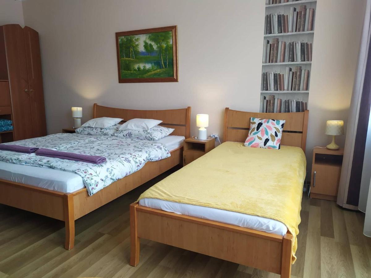 Szilvia Panzio Gyomaendrod Bed & Breakfast Екстериор снимка