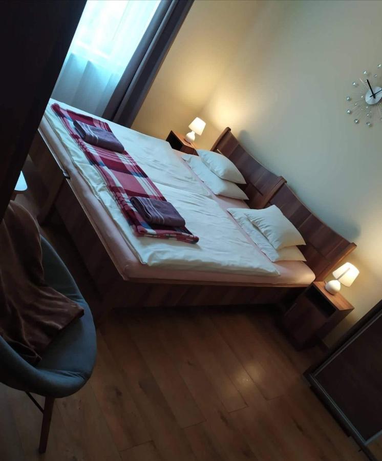Szilvia Panzio Gyomaendrod Bed & Breakfast Екстериор снимка