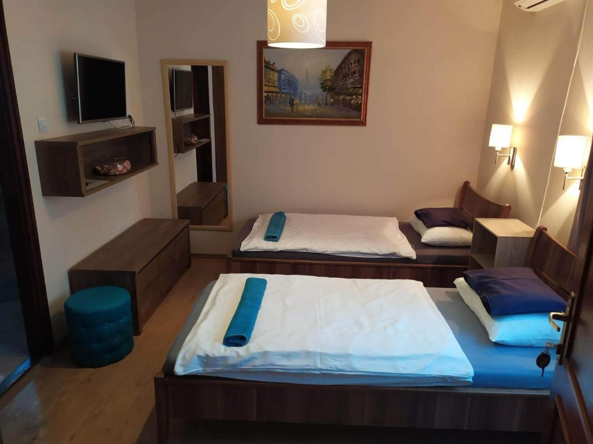 Szilvia Panzio Gyomaendrod Bed & Breakfast Екстериор снимка