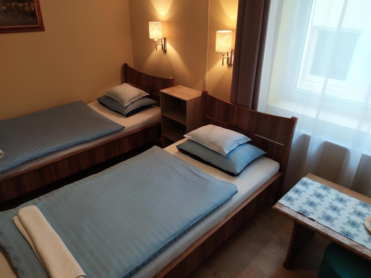Szilvia Panzio Gyomaendrod Bed & Breakfast Екстериор снимка