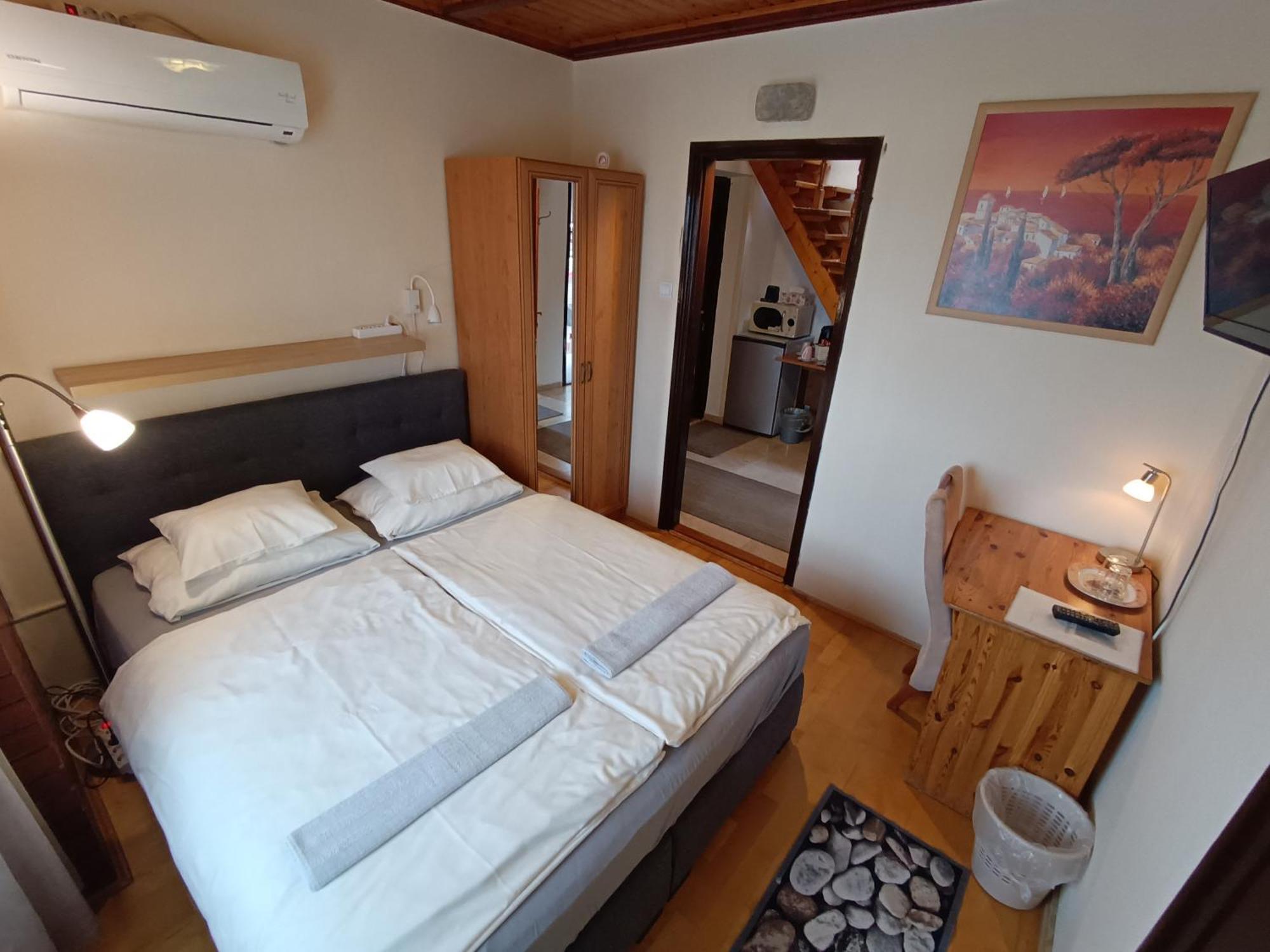 Szilvia Panzio Gyomaendrod Bed & Breakfast Екстериор снимка
