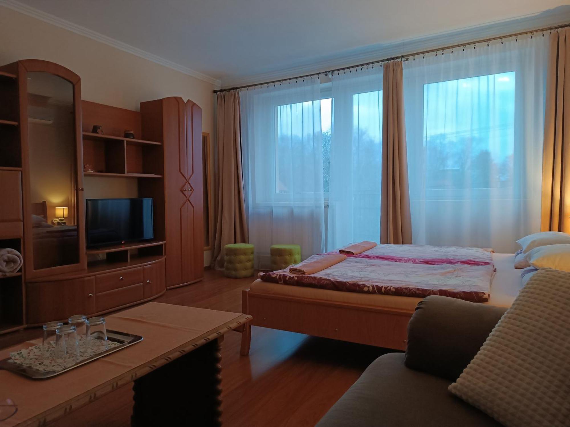 Szilvia Panzio Gyomaendrod Bed & Breakfast Екстериор снимка