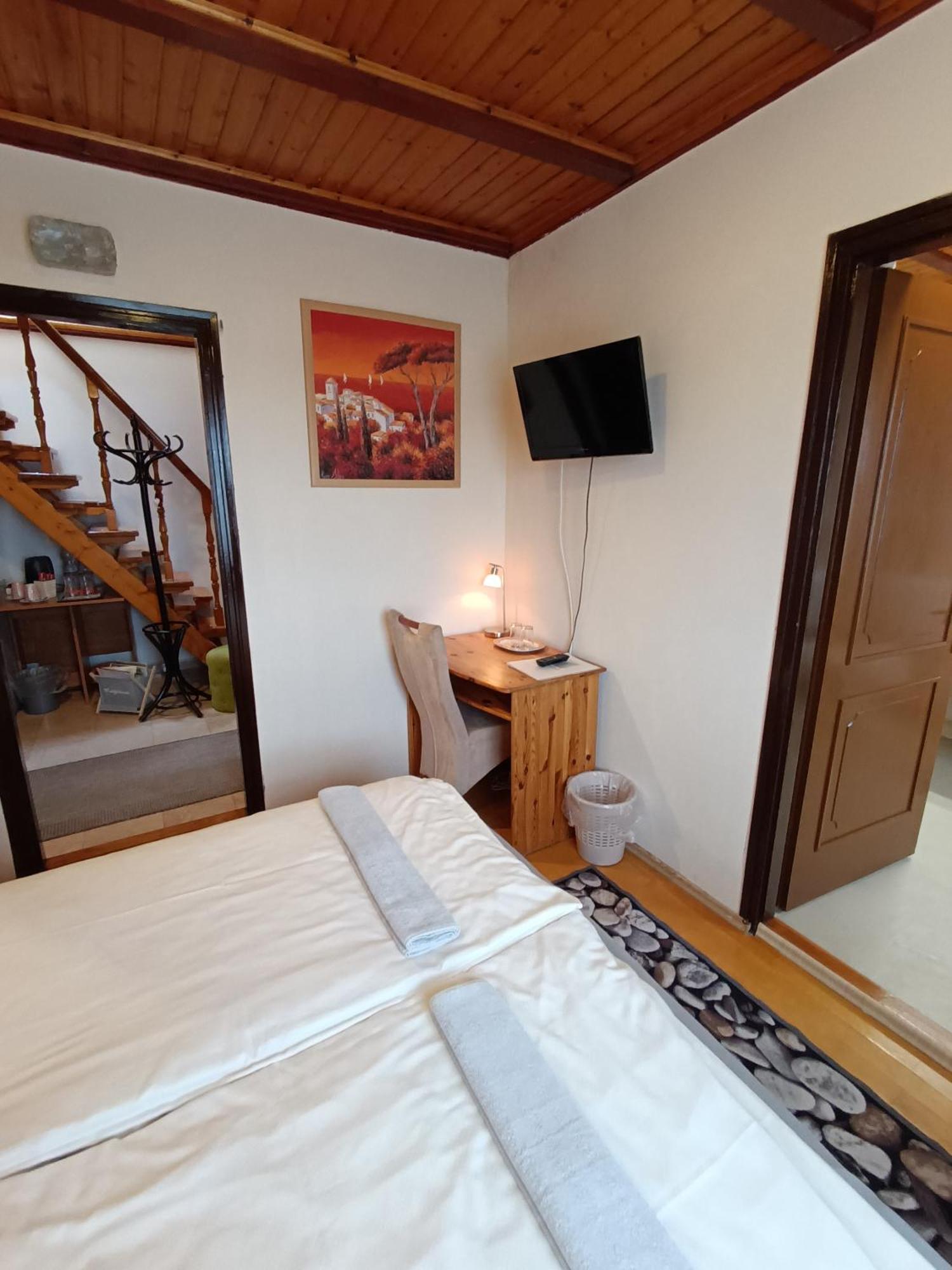 Szilvia Panzio Gyomaendrod Bed & Breakfast Екстериор снимка