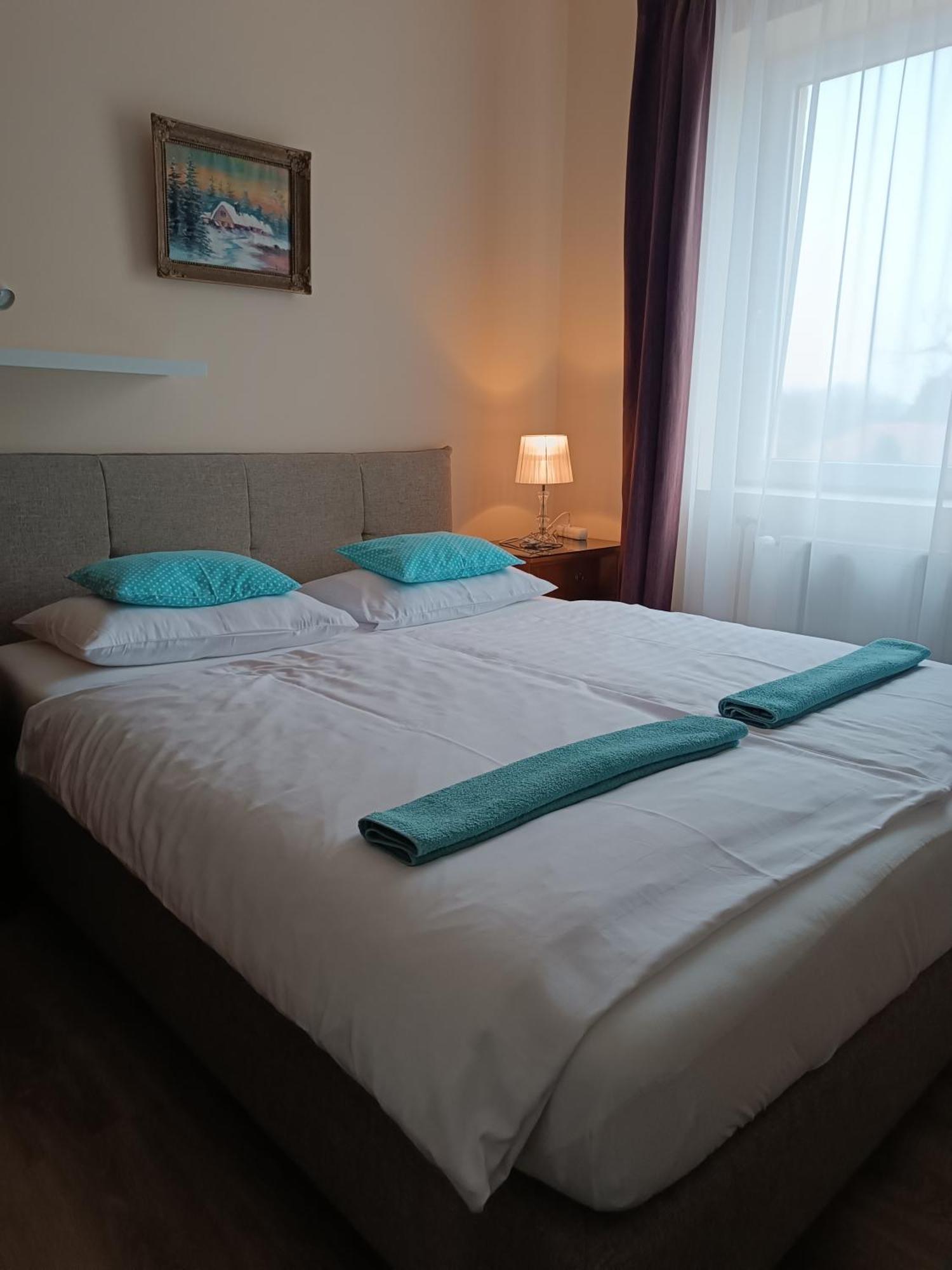 Szilvia Panzio Gyomaendrod Bed & Breakfast Екстериор снимка
