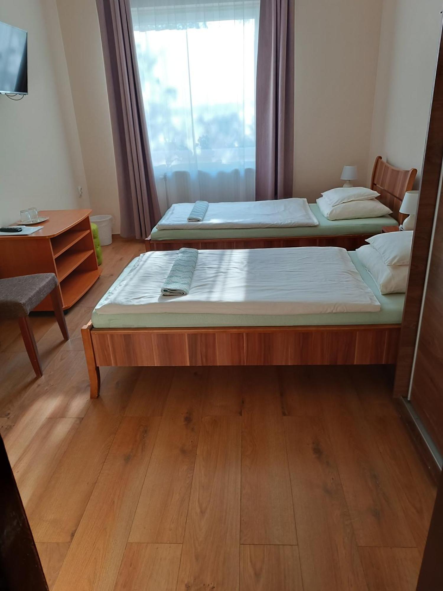 Szilvia Panzio Gyomaendrod Bed & Breakfast Екстериор снимка