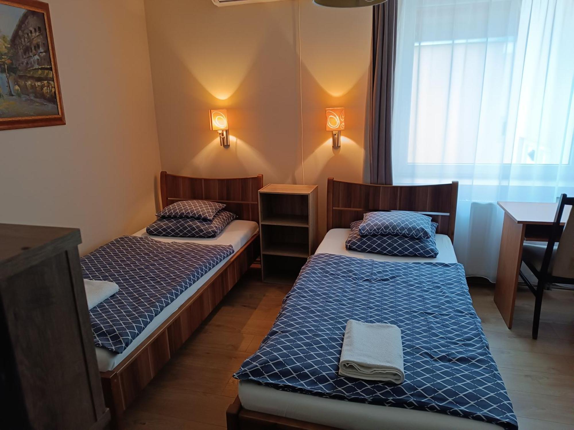 Szilvia Panzio Gyomaendrod Bed & Breakfast Екстериор снимка